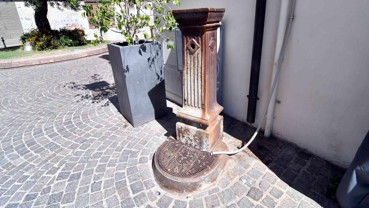 Città sempre più calda, ma senza fontanelle pubbliche: dissetarsi è impossibile