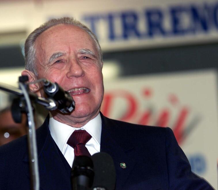 
	Carlo Azeglio Ciampi nel suo intervento durante la visita al Tirreno (foto Pentafoto)

