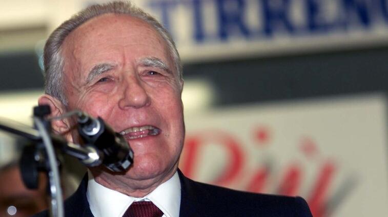 Carlo Azeglio Ciampi nel suo intervento durante la visita al Tirreno (foto Pentafoto)