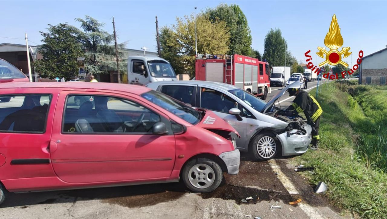 Scontro tra due auto a Campagnola: quattro i feriti, coinvolti un anziano e una famiglia con una donna incinta