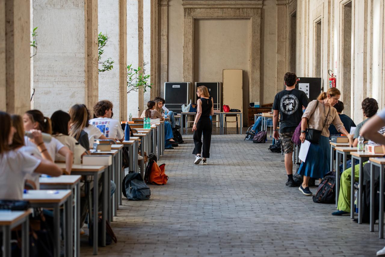 Maturità 2027, cambia il giorno degli scritti: il nuovo calendario