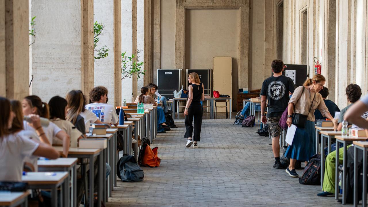 Maturità 2027, cambia il giorno degli scritti: il nuovo calendario