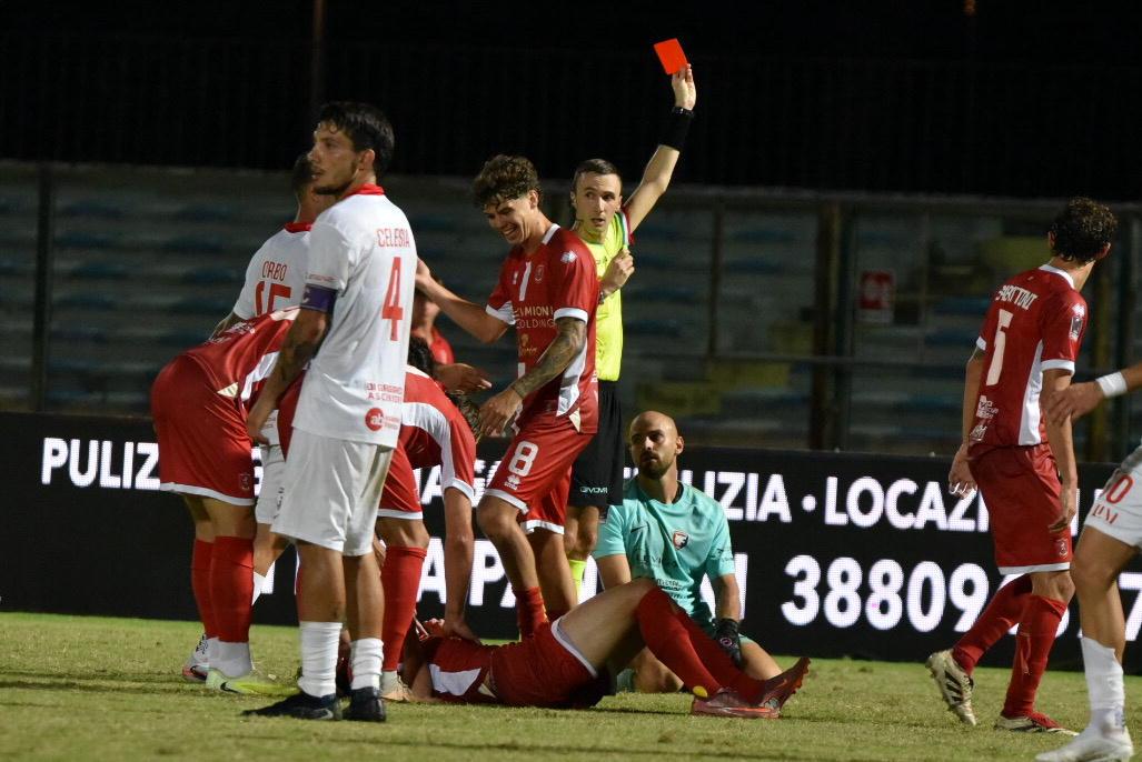 
	L&rsquo;espulsione del portiere Spurio del Campobasso al 38&rsquo; della ripresa (foto Agenzia Bf)


