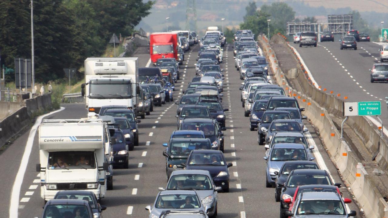 Bollo auto, in Sardegna verso l’esenzione per 800mila vetture: ecco chi non pagherà nel 2027