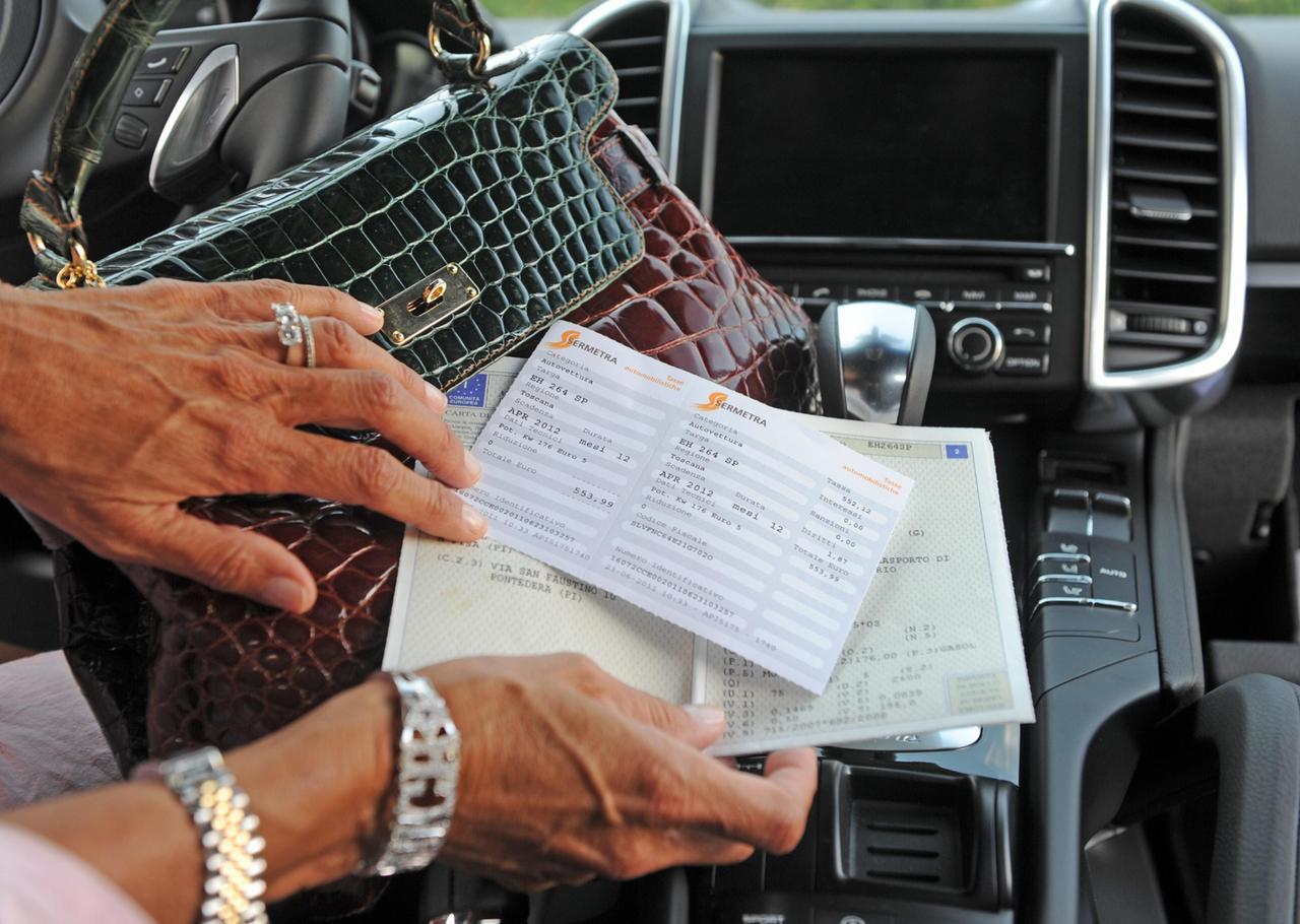 Bollo auto e moto, addio al bollo: chi ne ha diritto, da quando scatta e cosa ne pensano le Regioni