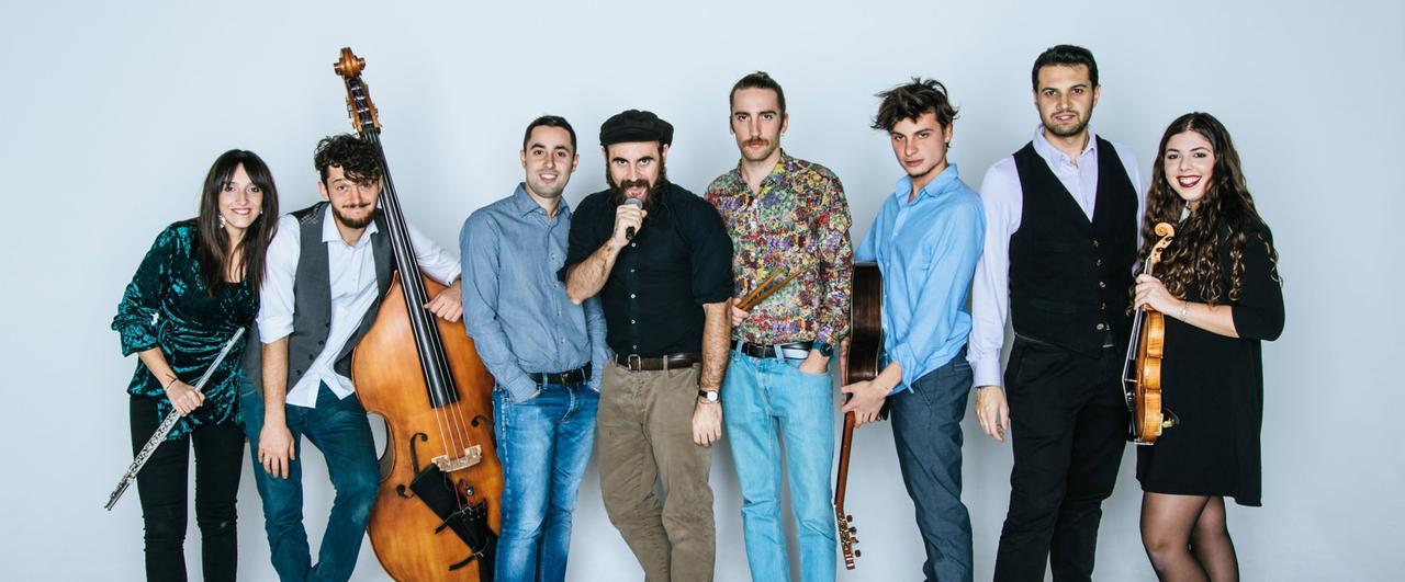 I DeSamistade cantano De André per l’Africa: concerto benefico al Centro Sociale Orologio