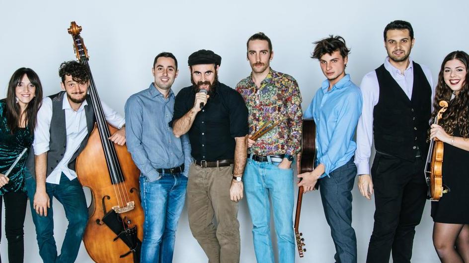 I DeSamistade cantano De André per l’Africa: concerto benefico al Centro Sociale Orologio