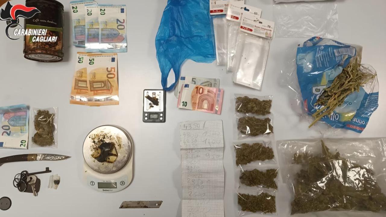 Spaccio di droga, trovato con marijuana e hashish: arrestato