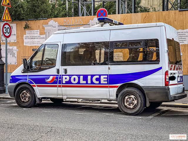 L’auto procede in strada a zig zag, la scoperta choc della polizia: al volante c’è un bimbo di 9 anni