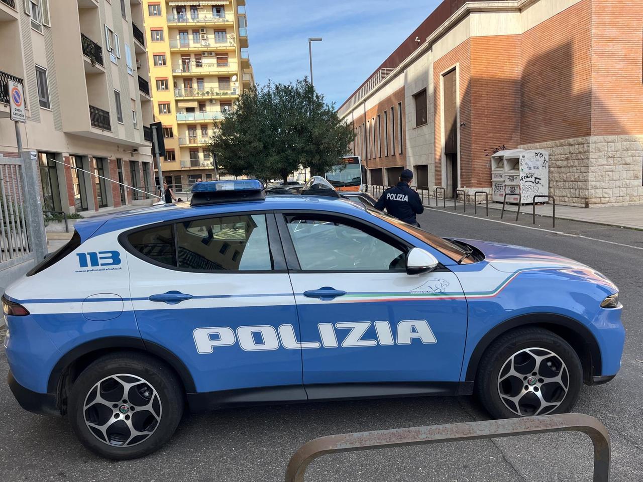 Destinatario di un foglio di via, è stato sorpreso a spacciare droga in monopattino: arrestato