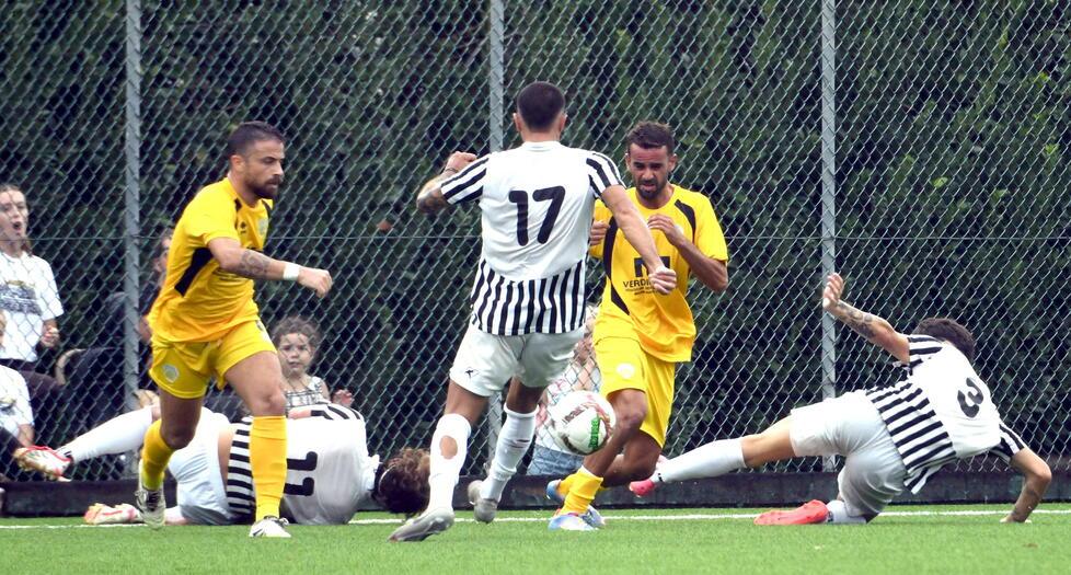 Un'azione del match