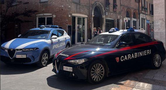 Ferrara, sorpreso a urinare in centro: aggredisce carabinieri e poliziotti
