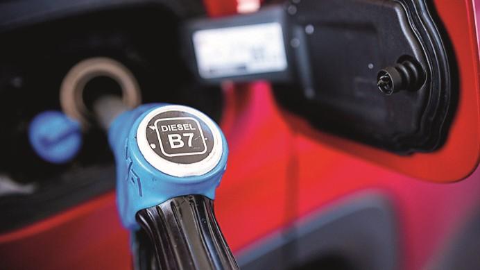 Carburanti: il prezzo del diesel tocca un nuovo record, ma potrebbe salire ancora – Le previsioni