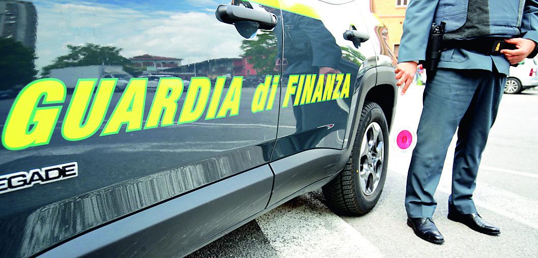 Versilia, va in tv a raccontare una vita da sogno: «Spendo 30mila euro al giorno». Cosa ha scoperto la Finanza dopo i controlli