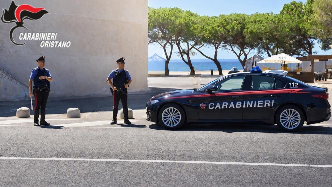 Ruba oro agli anziani fingendosi finanziere e tenta di scappare dalla Sardegna: fermato al porto di Olbia