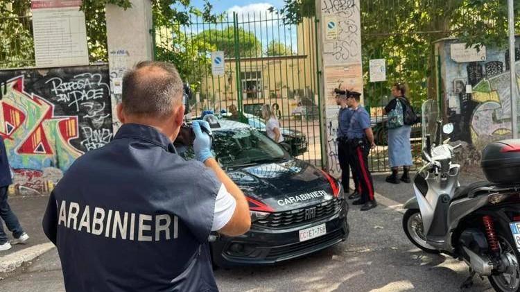 Choc a scuola, studente di 13 anni spruzza spray urticante e accoltella la prof – Cosa sappiamo