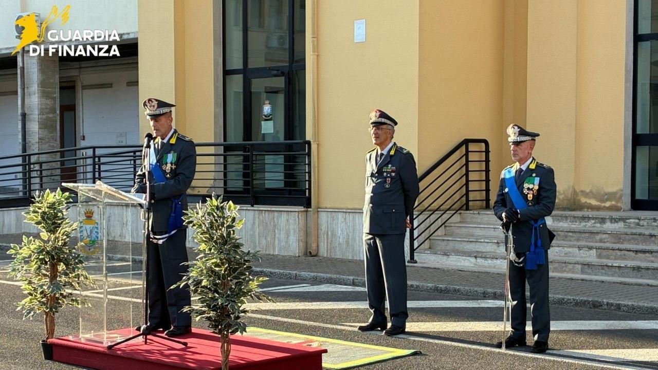Guardia di finanza, scambio di consegne ai vertici: ecco chi è la nuova guida del comando provinciale