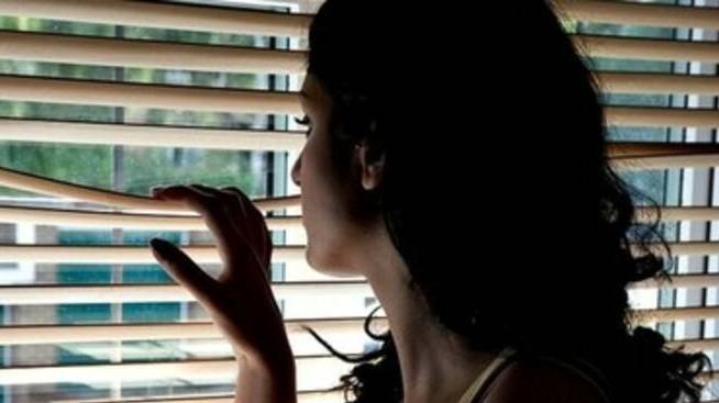 Corteggiatore non corrisposto stalkerizza una 35enne: scatta il Codice rosso