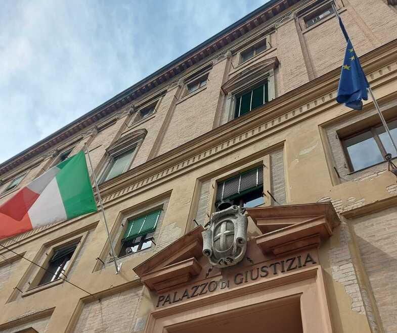 Denuncia il fidanzato per tentata violenza, ma poi ritratta: «Mi sono inventata tutto»