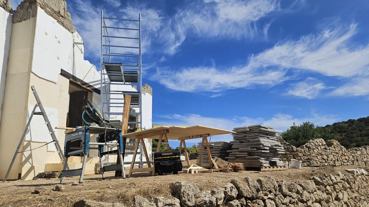 A Cala Moresca ruspe, strade spianate, edifici in costruzione – Ecco che cosa sta succedendo