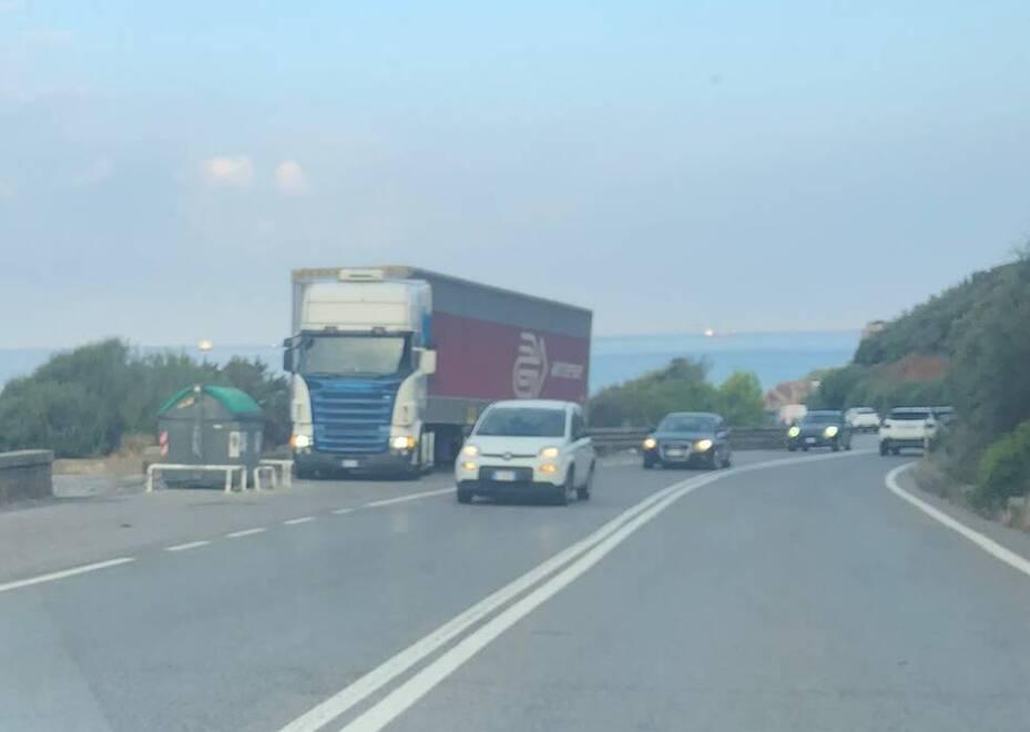 Livorno, zero multe per i camion sul Romito (nonostante le segnalazioni): «Disposto l’aumento dei controlli»