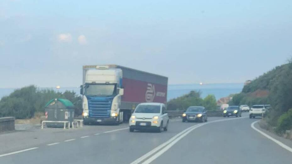 Livorno, zero multe per i camion sul Romito (nonostante le segnalazioni): «Disposto l’aumento dei controlli»