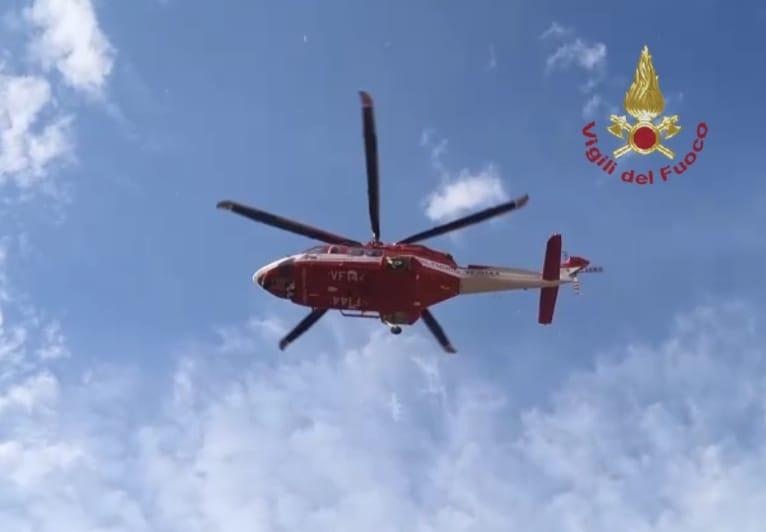 Si perdono lungo il sentiero in montagna, scatta il maxi soccorso