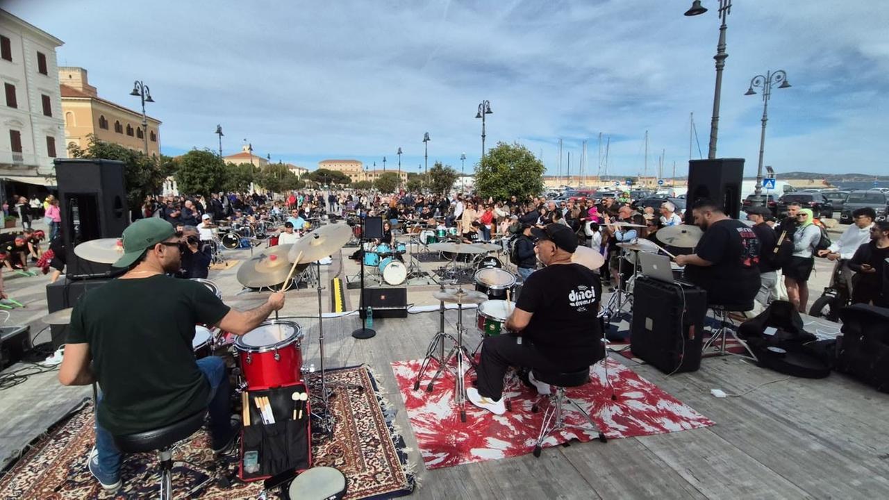 Sassari, più di 100 batteristi pronti a invadere piazzale Segni per la Festa del Ritmo