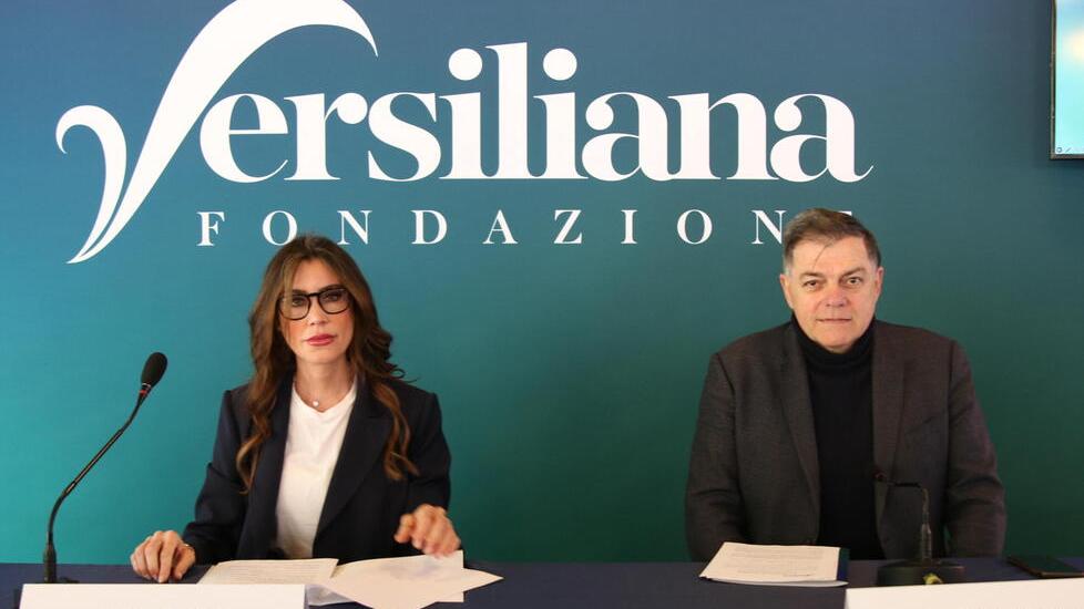 La presidente della Versiliana Paola Rovellini a fianco del sindaco di Pietrasanta Alberto Giovannetti (foto Iacopo Giannini)