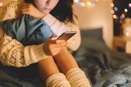 Un bambino su nove davanti agli schermi prima dei 5 mesi di vita: l’allarme della Regione