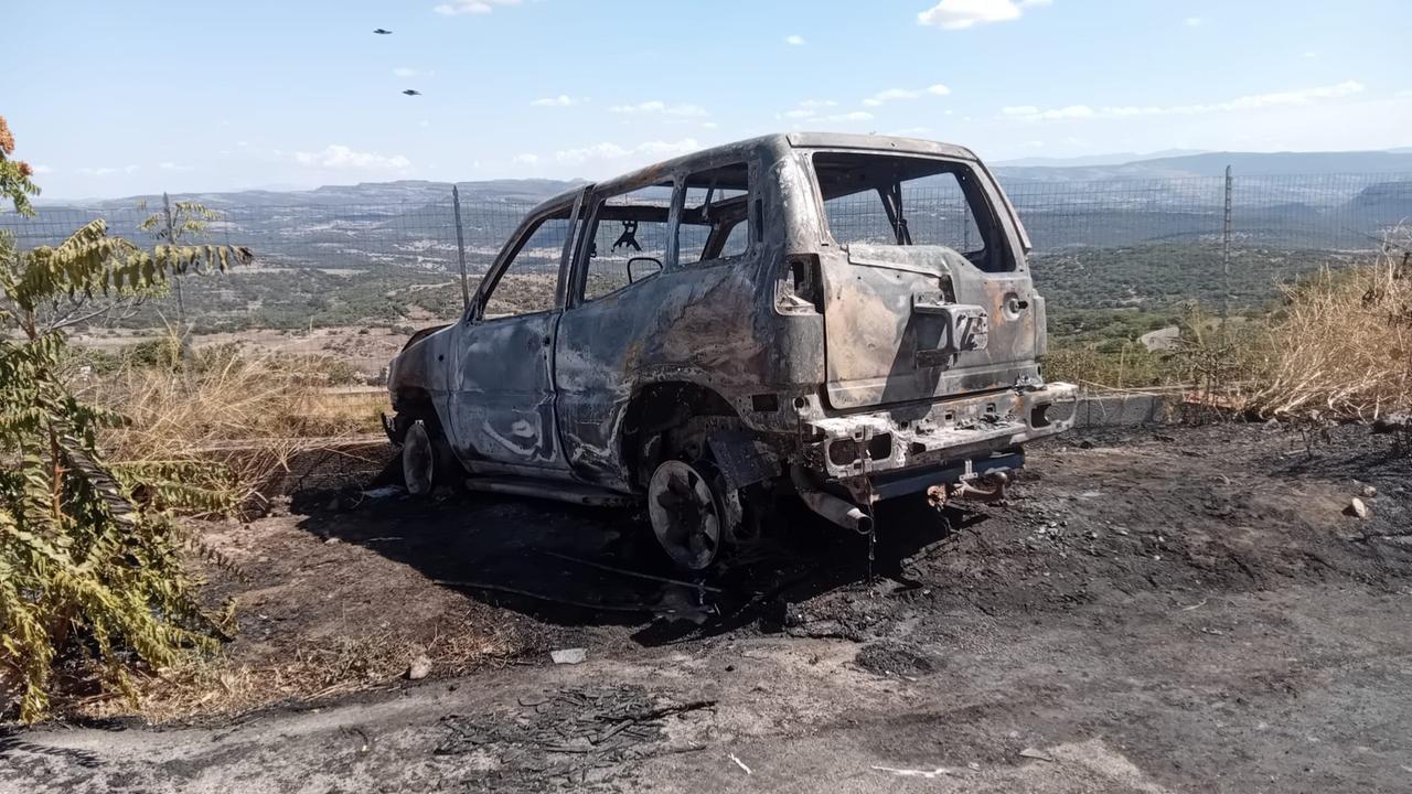 Veicoli a fuoco nella notte, il rogo sarebbe doloso: il proprietario ha due pizzerie ad Alghero – Indagini in corso