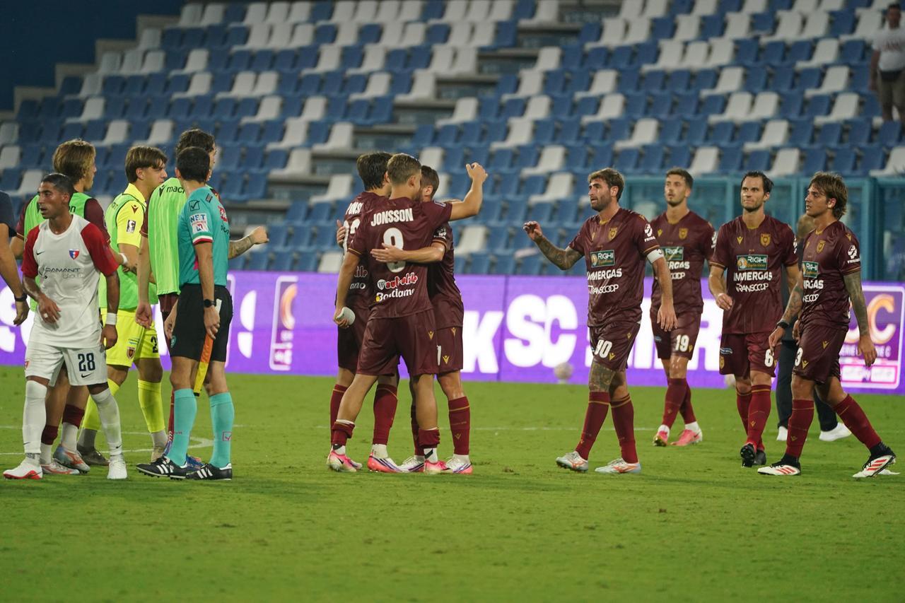 Reggiana-Latina, i granata vogliono vincere per salire in vetta: fischio d’inizio alle 14.30