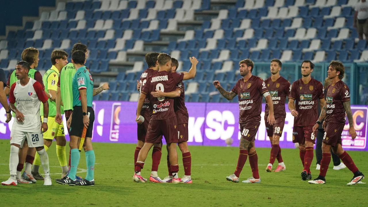 Reggiana-Latina, i granata vogliono vincere per salire in vetta: fischio d’inizio alle 14.30