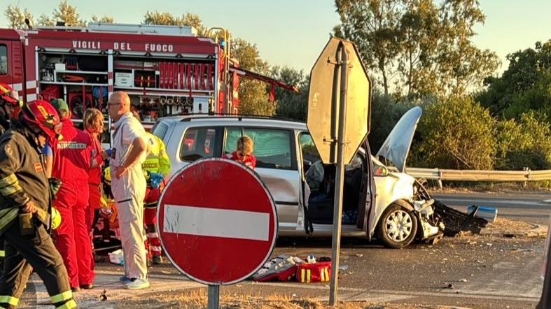 Un altro schianto nell’incrocio ad alto rischio: cinque feriti – Che cosa è successo