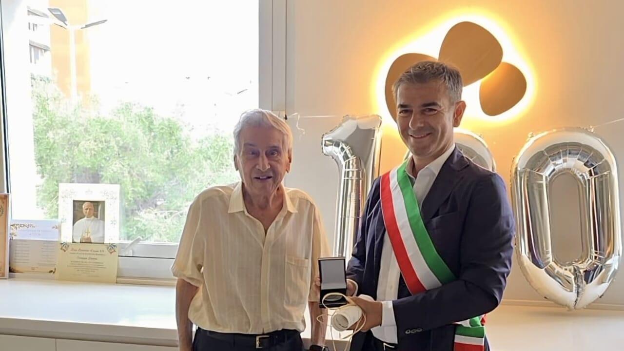 Giuseppe Spissu con il sindaco di Cagliari Massimo Zedda