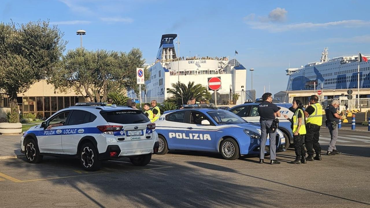 Olbia, migranti bloccati al porto: momenti di tensione all’Isola Bianca