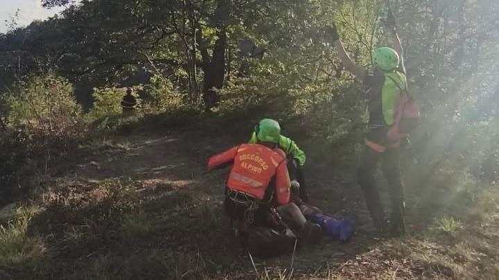I soccorsi alla donna ferita