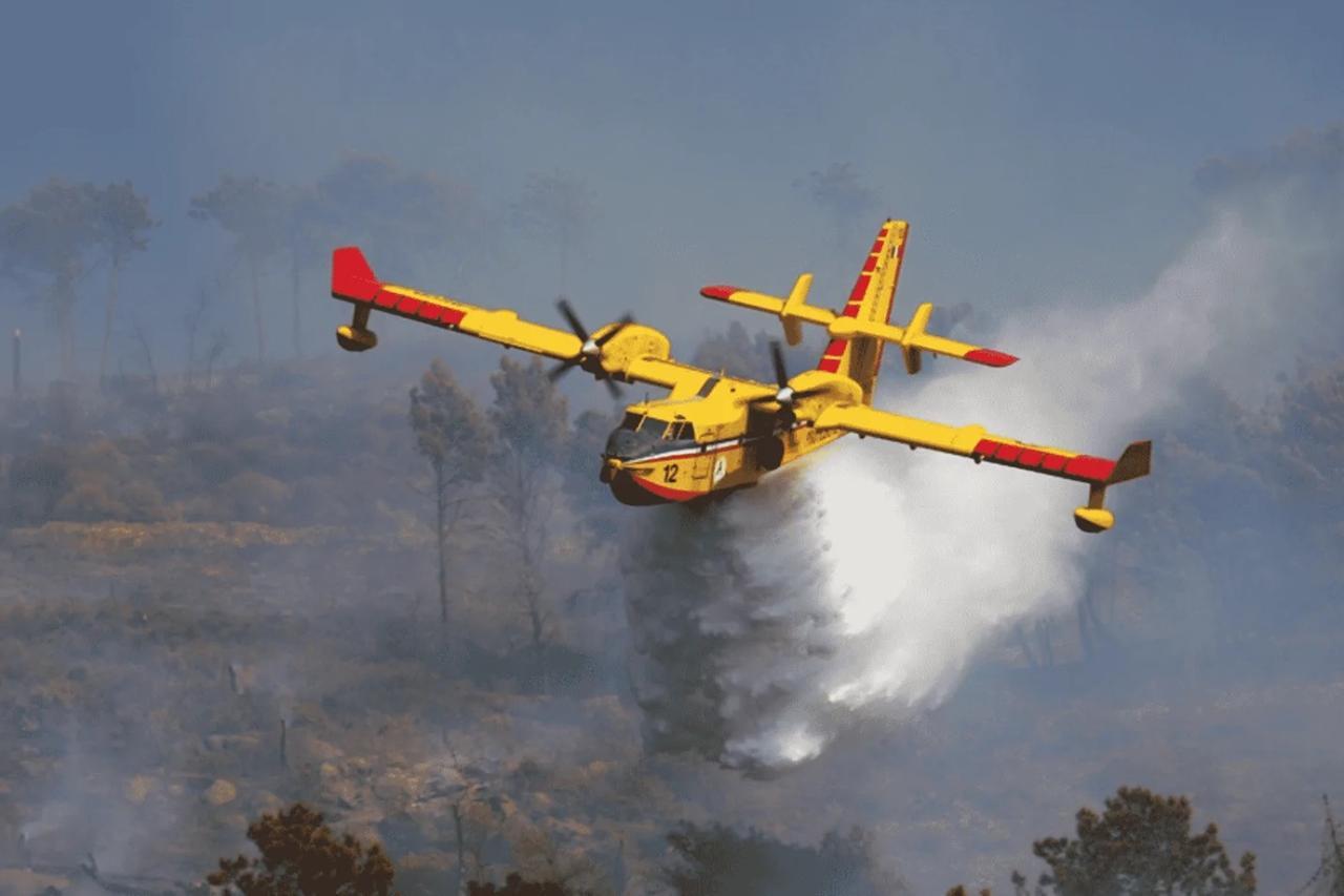 Sardegna, rischio incendi ancora alto ma la flotta si assottiglia: via i Super Puma e i Canadair