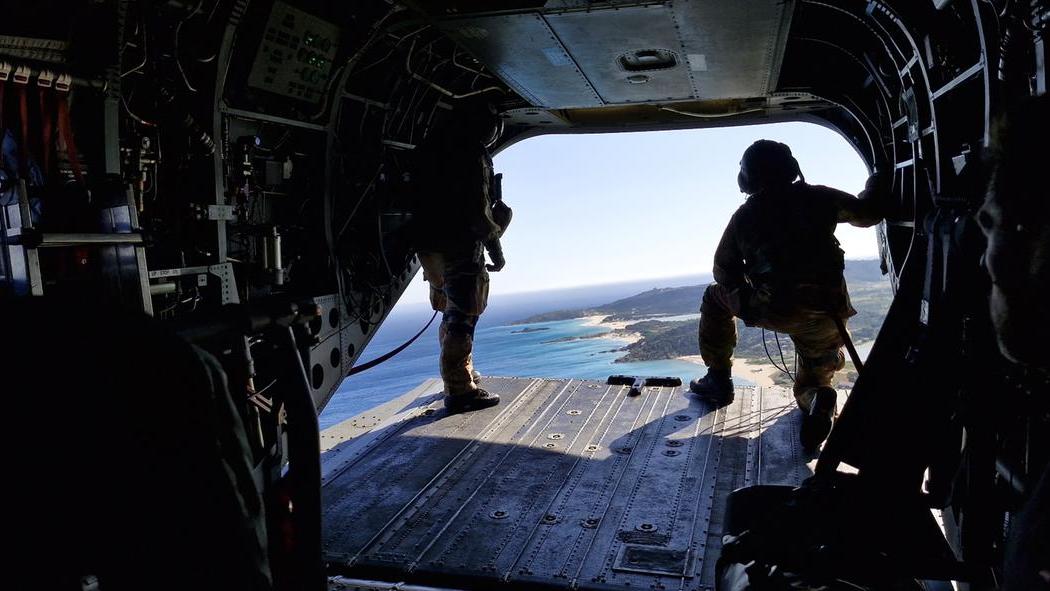 Ritornano i giochi di guerra in Sardegna, via all’esercitazione della Marina con l’ok del ministro Crosetto
