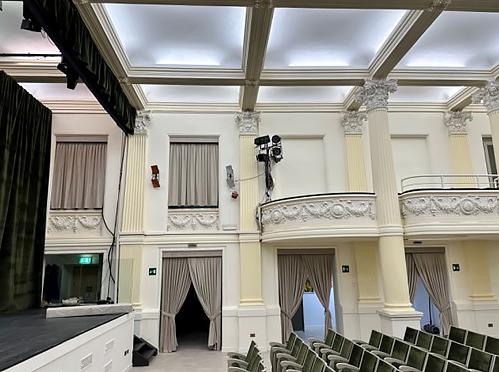 Ferrara, crollo alla Sala Estense: struttura chiusa e accertamenti in corso