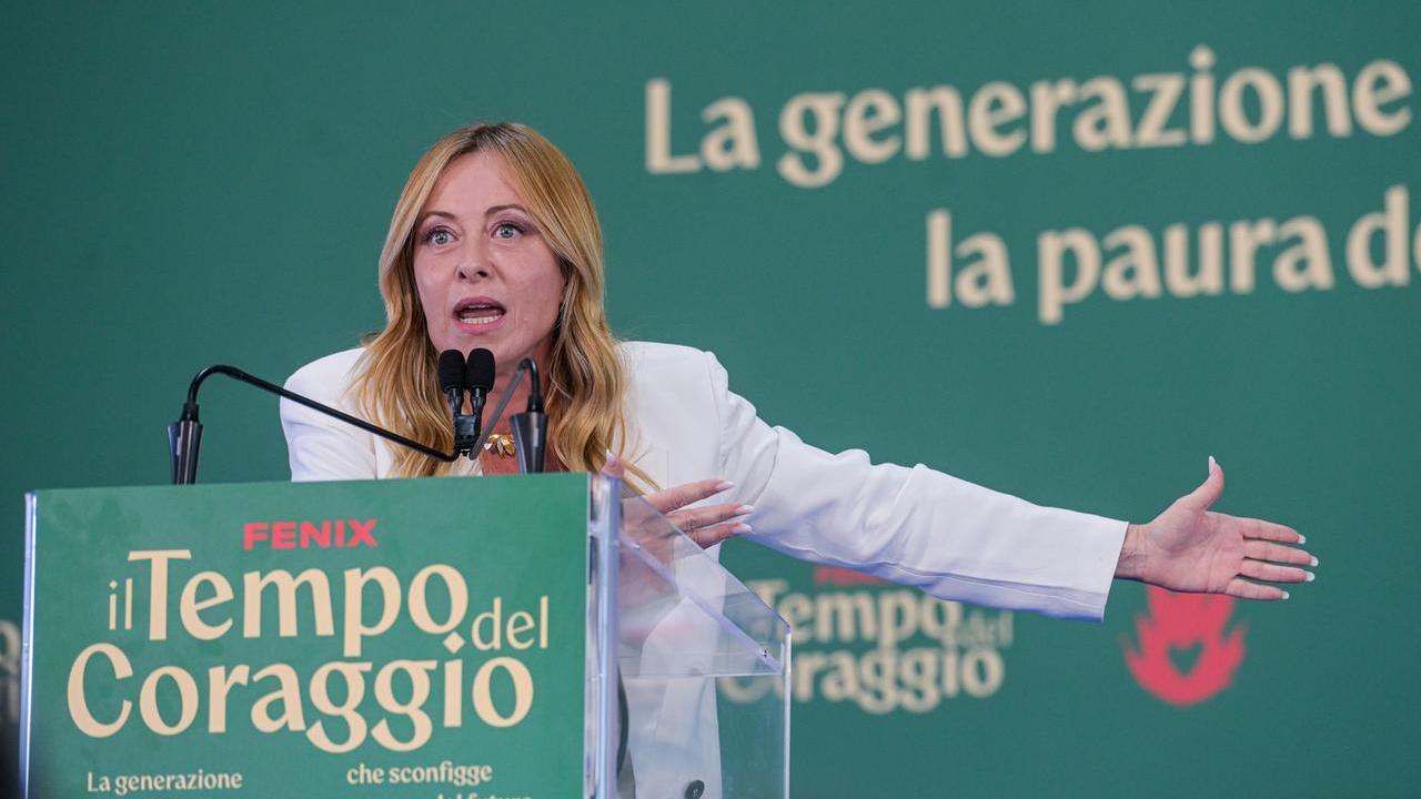 Meloni: «Tetto agli studenti stranieri in classe e stop a burqa e niqab a scuola»