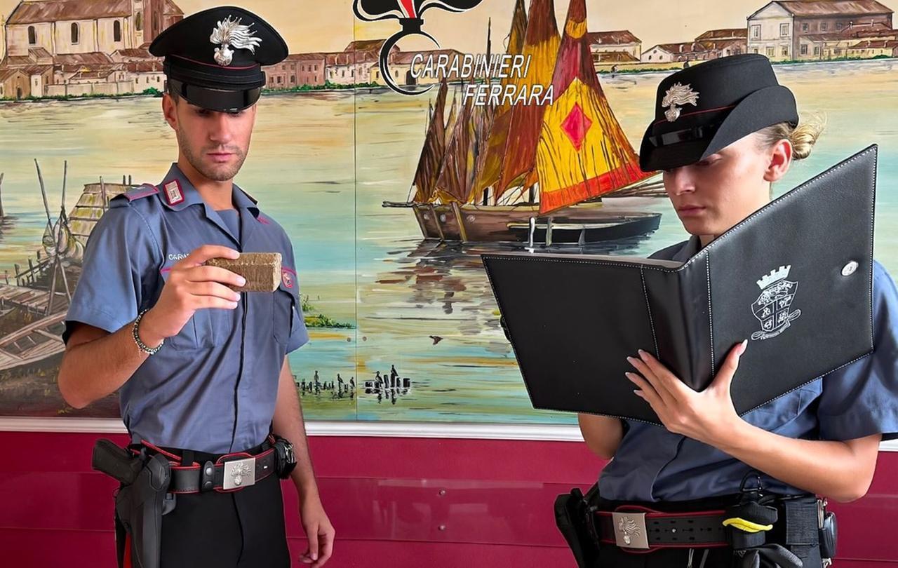Sorpresa con oltre un etto di hashish, arrestata a San Giuseppe di Comacchio