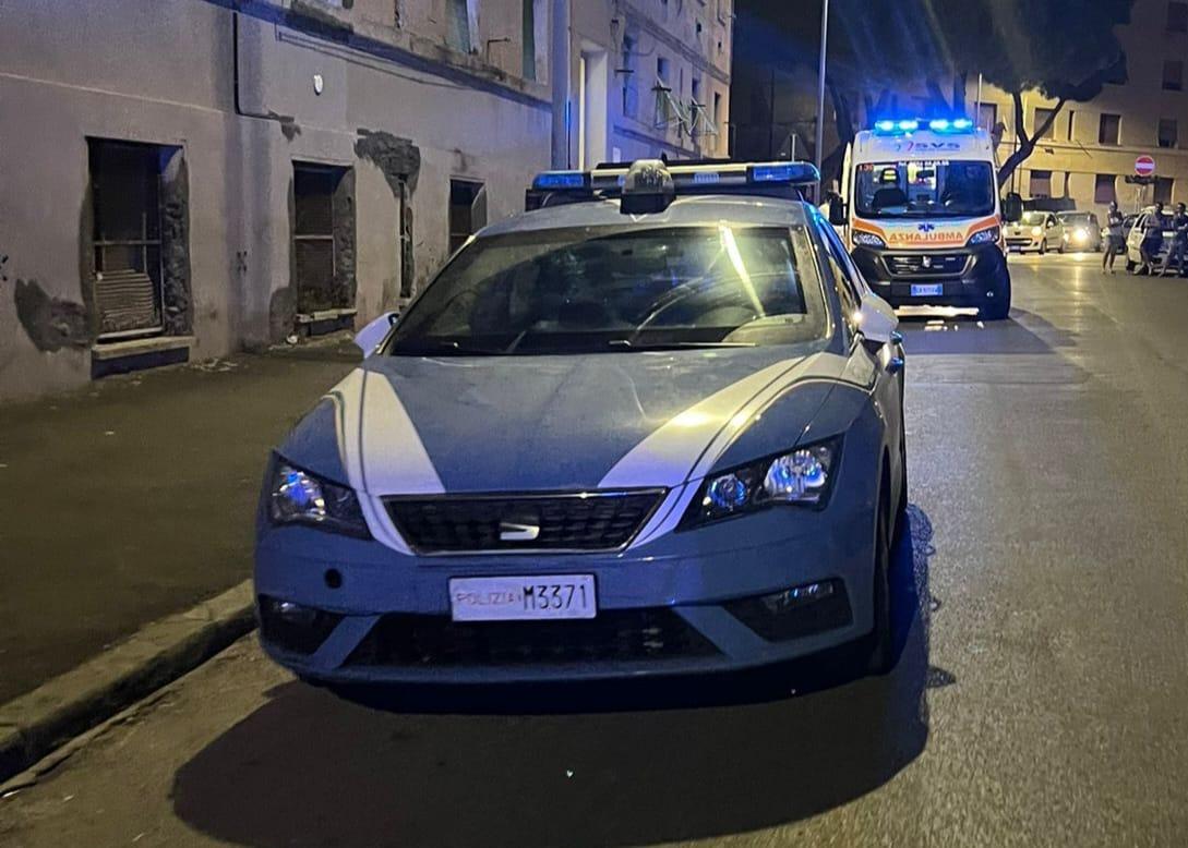 Una volante della polizia e un'ambulanza della Svs
