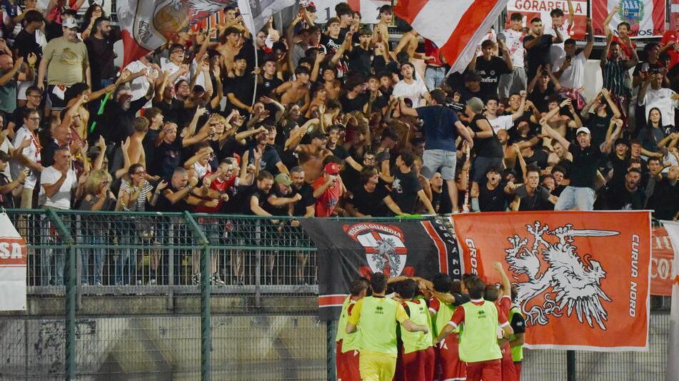L'esultanza dopo il 2-0 (foto Agenzia Bf)