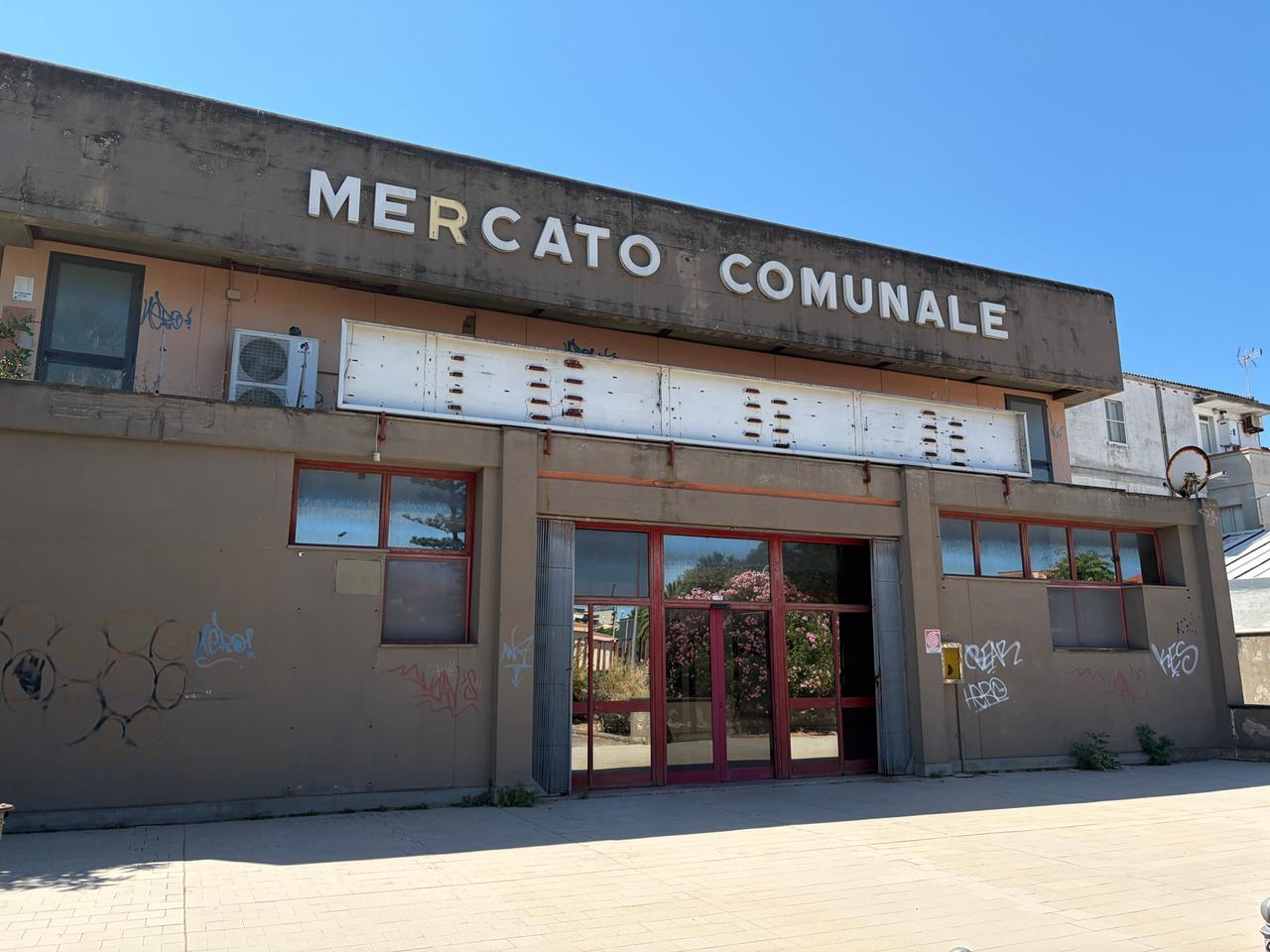 Riqualificazione e sicurezza, assegnati i lavori per il Mercato civico: come cambierà la città