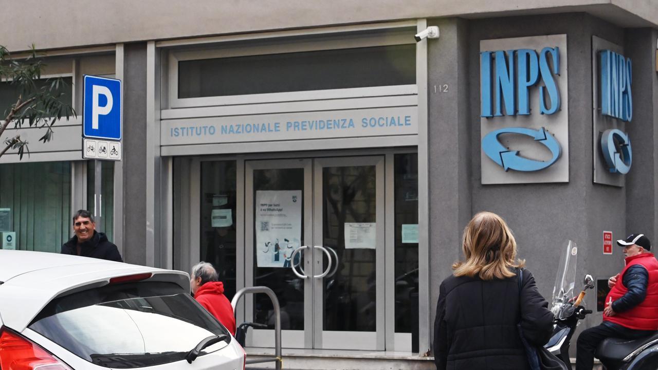 Fa la comparsa per un giorno in una serie Tv, l’Inps gli chiede indietro 93mila euro: com’è finita