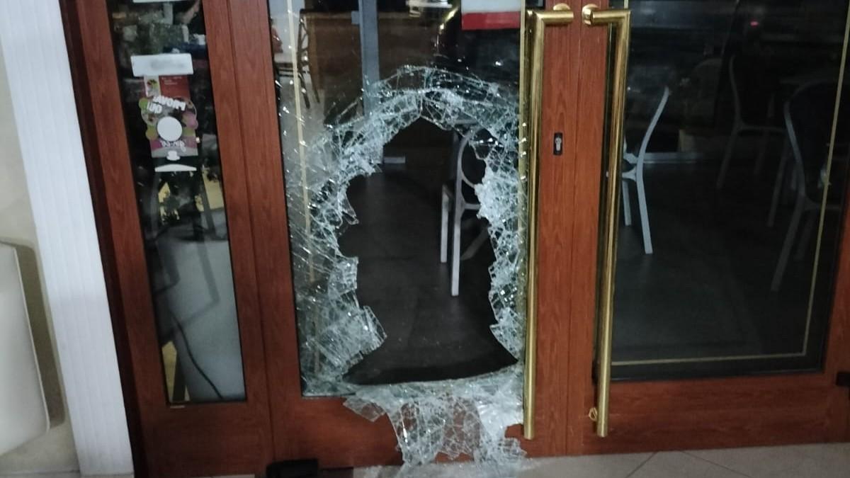 Olbia, ladri-vandali in azione, doppio colpo nella notte: preso di mira anche uno storico bar – Indagini in corso