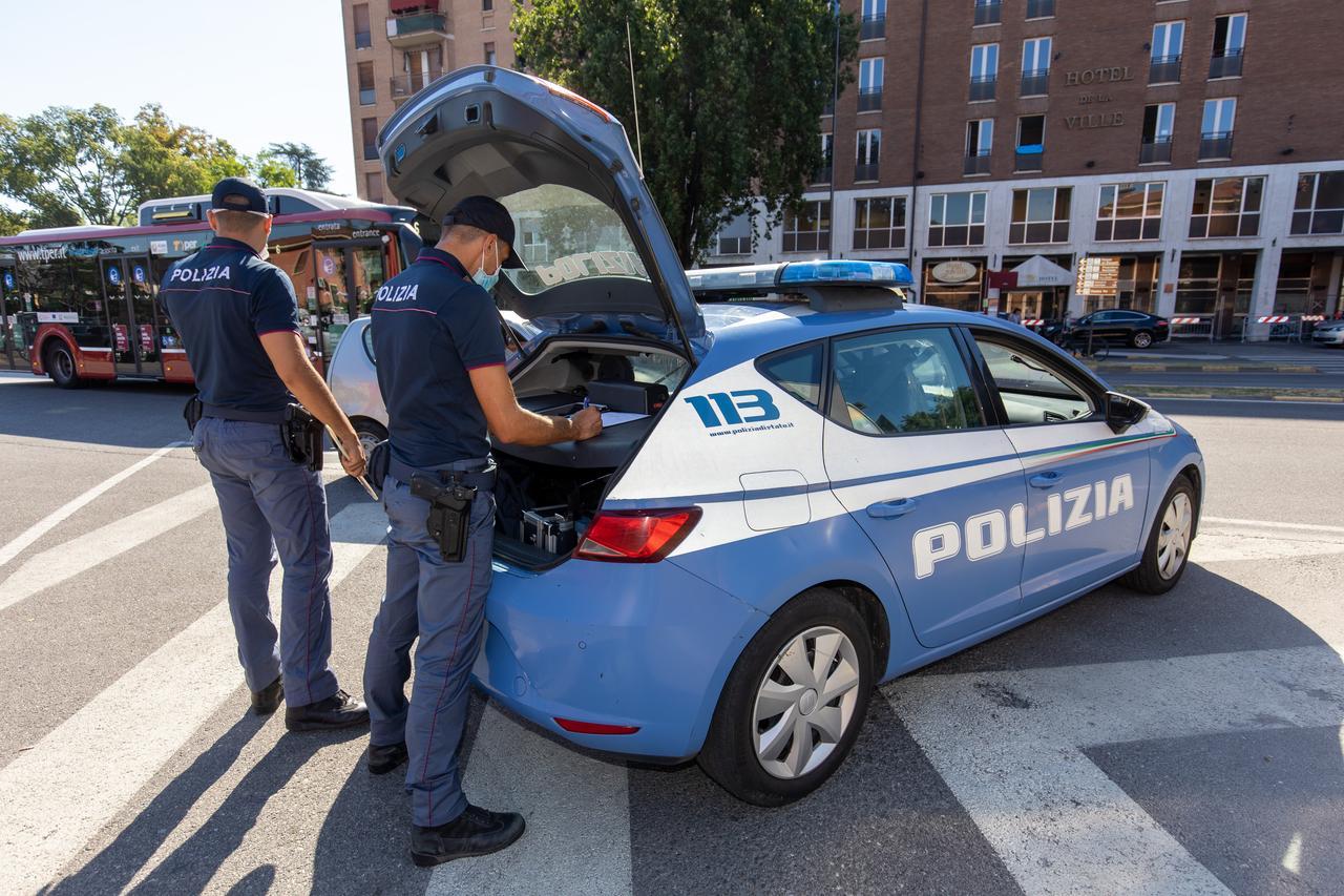 Ferrara, senza documenti ma con cutter e tronchese: denunciato