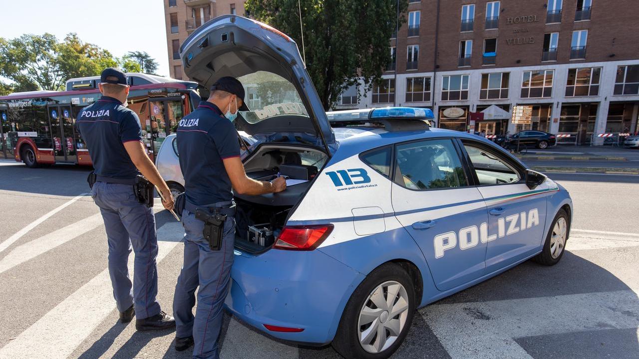 Ferrara, senza documenti ma con cutter e tronchese: denunciato