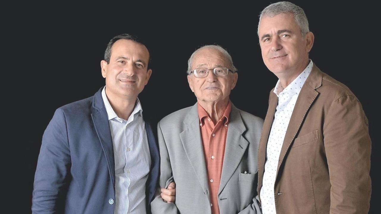 
	Rolando Nuti al centro tra i figli Flavio e Luca

